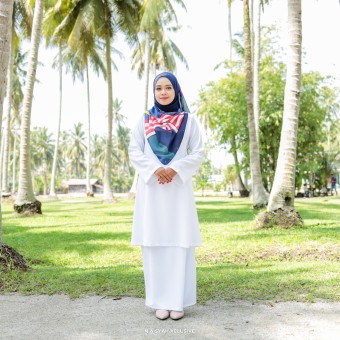 Kurung Dang Anum - White