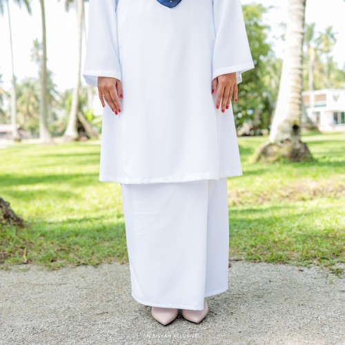 Kurung Dang Anum - White