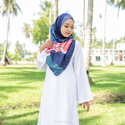 Kurung Dang Anum - White