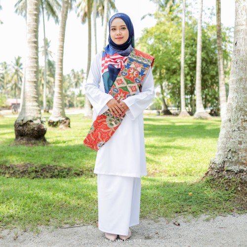 Kurung Dang Anum - White