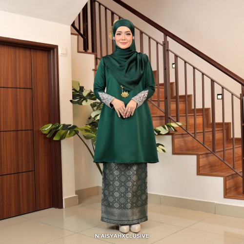 Naura- Emerald Green