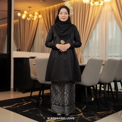 Naura- Black (B)