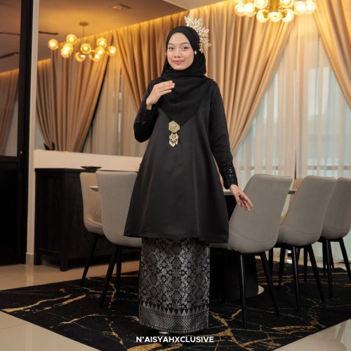 Naura- Black (B)